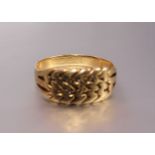 An 18ct gold knot ring, size S, 5.1g.