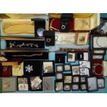 A quantity of boxed costume jewellery by Giani, Brooks & Bentley, Franklin Mint, etc, (approximately