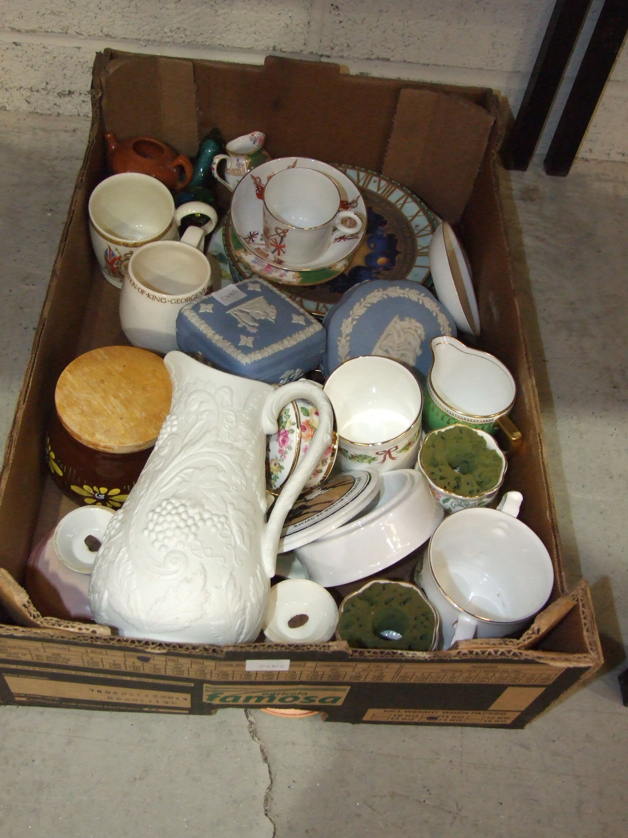 A Royal Worcester 'Arcadia' coffee pot, twelve coffee cups and saucers, a Royal Worcester ' - Image 2 of 2