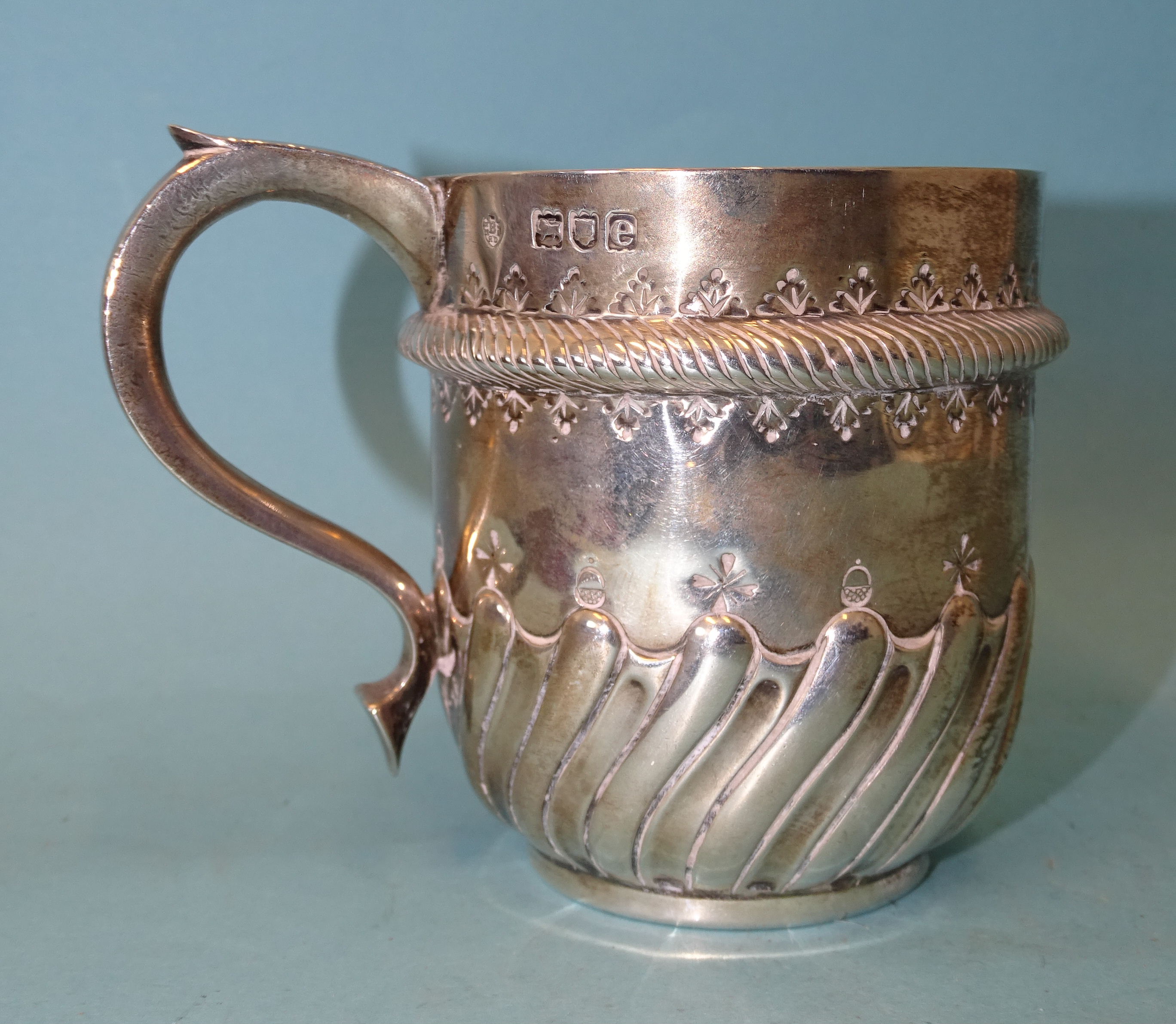 A small late-Victorian silver tankard by Barnards, with gadrooned decoration and impressed acorns