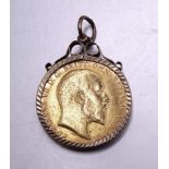 An Edward VII sovereign, 1907, in 9ct gold pendant mount, 9.2g.