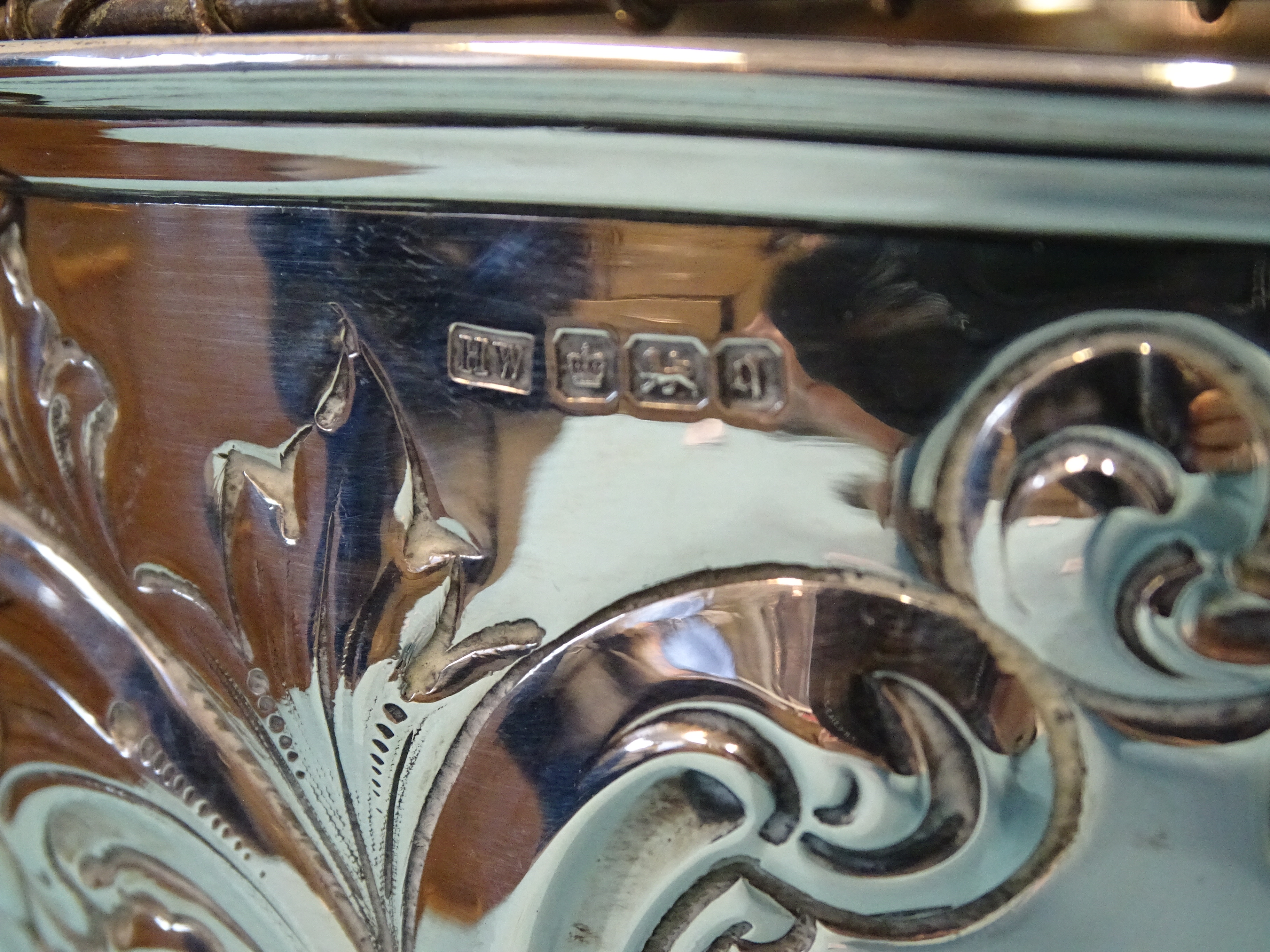 An Edwardian silver pedestal rose bowl with embossed flower and scroll decoration, maker Lee & - Image 3 of 4