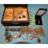 A musical jewellery casket (a/f) and a small collection of costume jewellery.