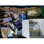 A quantity of late-20th century postcards, cat cards, tea cards, etc.