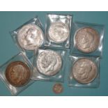 A quantity of 1920-1946 British silver coinage, (£21 18-shillings in value) and five crowns, 1935(