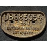 A cast iron railway wagon sign "DB985054 20T Butterley Co. 1952, Lot No. 2362", 16.5 x 27.5cm and