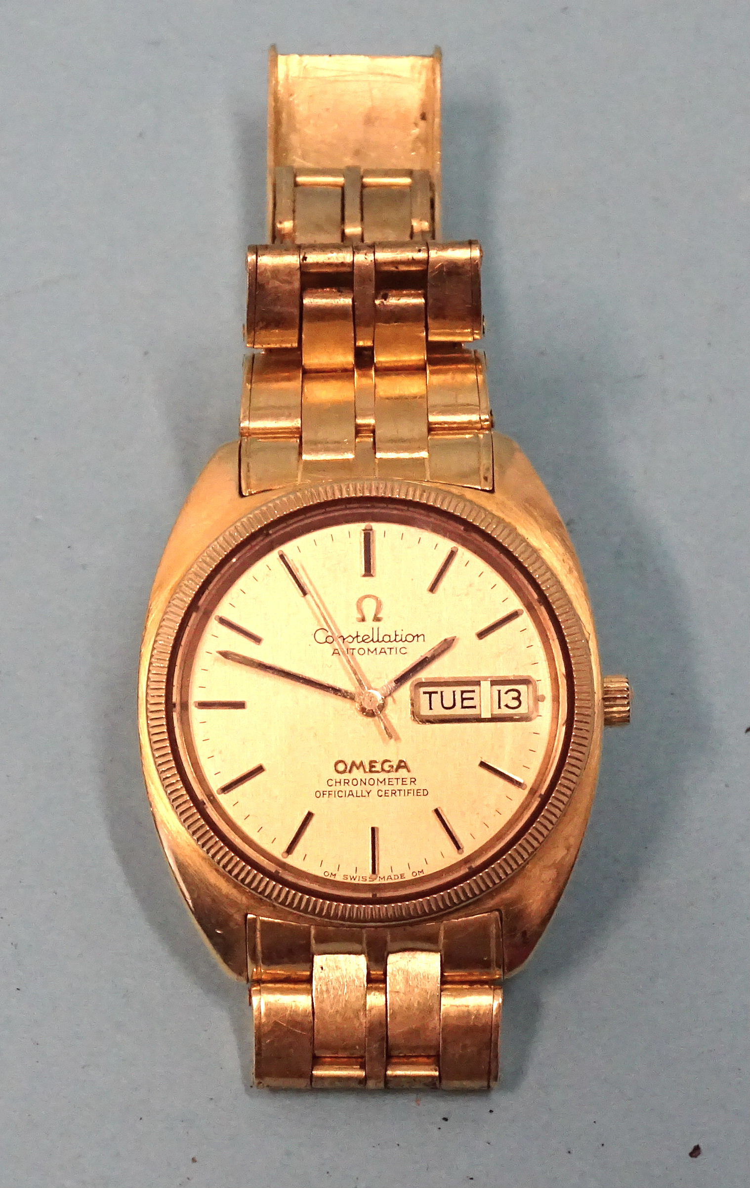 Omega, a gentleman's Constellation Automatic 18ct gold wristwatch, the brushed gold dial with - Bild 3 aus 3