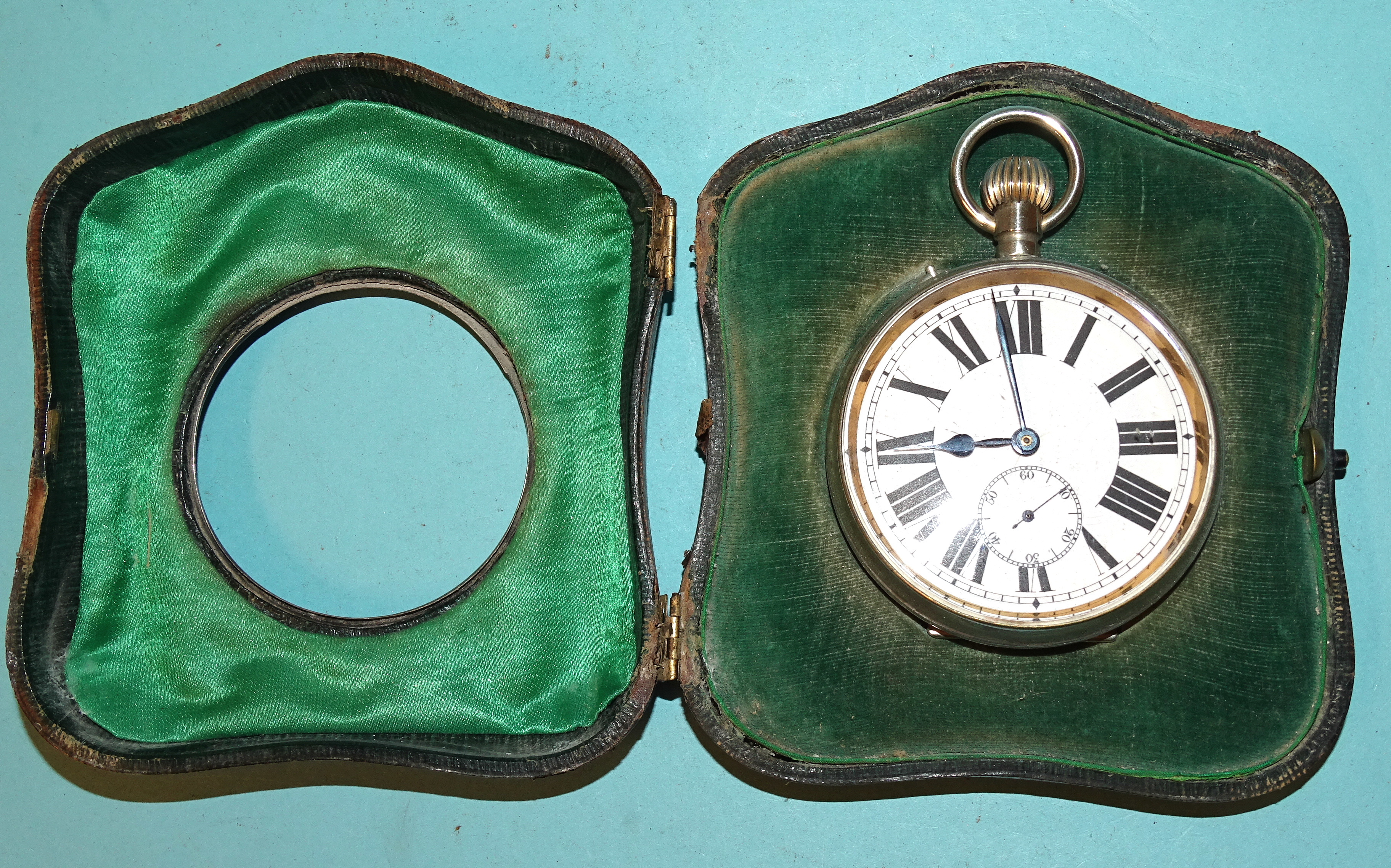 A silver watch holder of arched form with embossed floral decoration, 12.5 x 11.5cm, Birmingham - Image 3 of 4