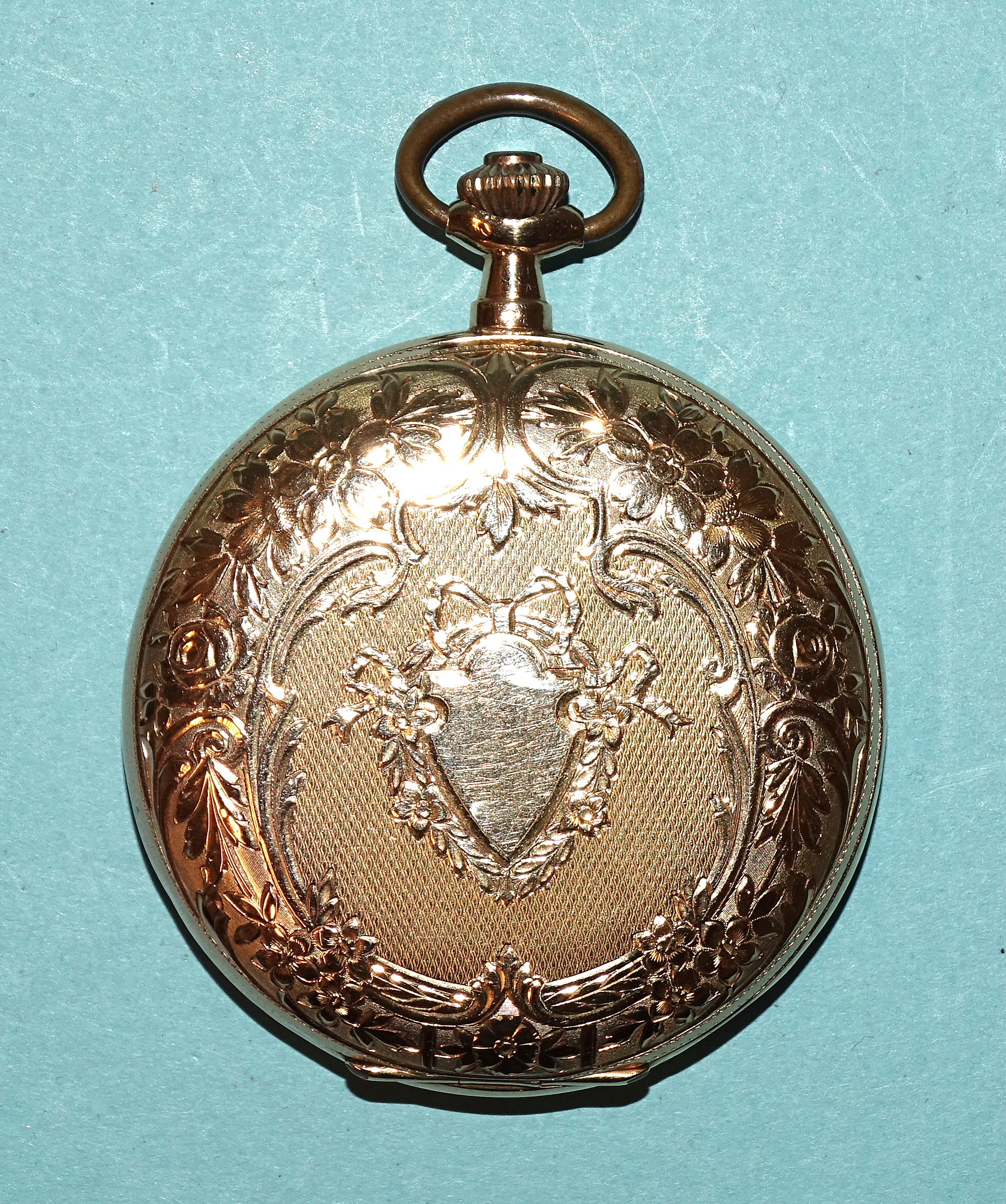 Rueff Freres, an 18ct gold hunter-cased pocket watch, the white enamel dial with Roman numerals, - Bild 2 aus 5