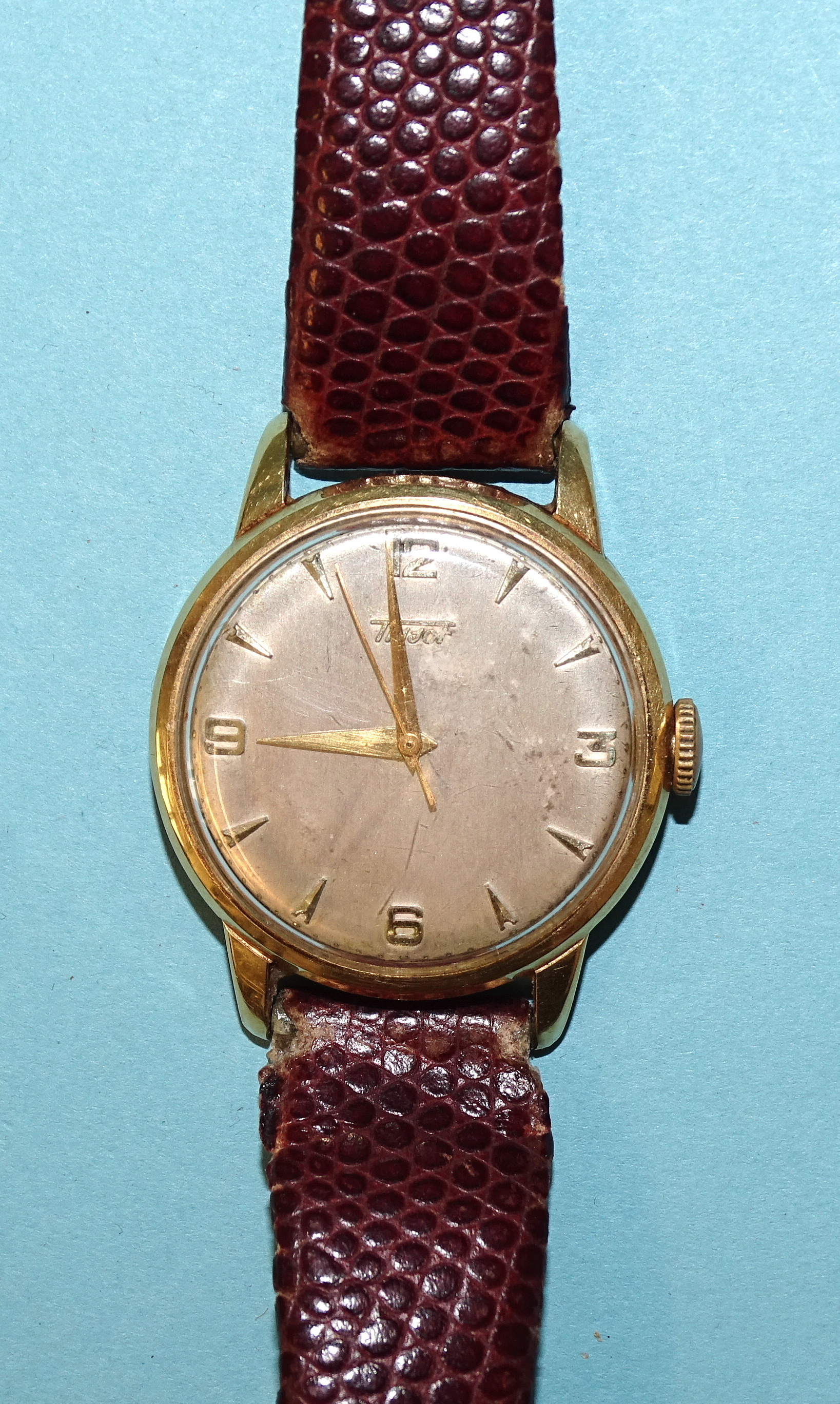 A gentleman's 14ct gold-cased Tissot wristwatch, the silvered dial with applied Arabic and dart - Bild 3 aus 4