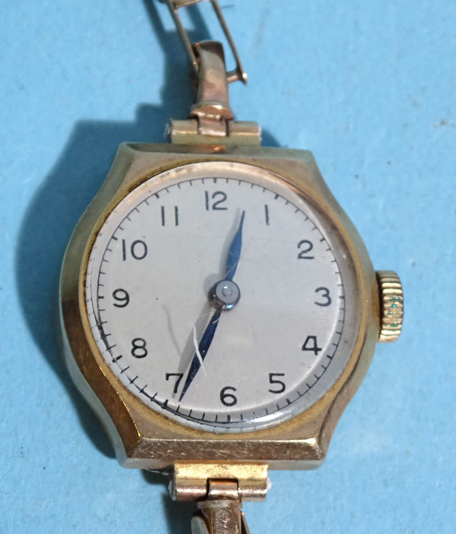 A lady's 9ct-gold-cased manual wrist watch, on 9ct gold sprung bracelet, (no clasp), 12.7g.