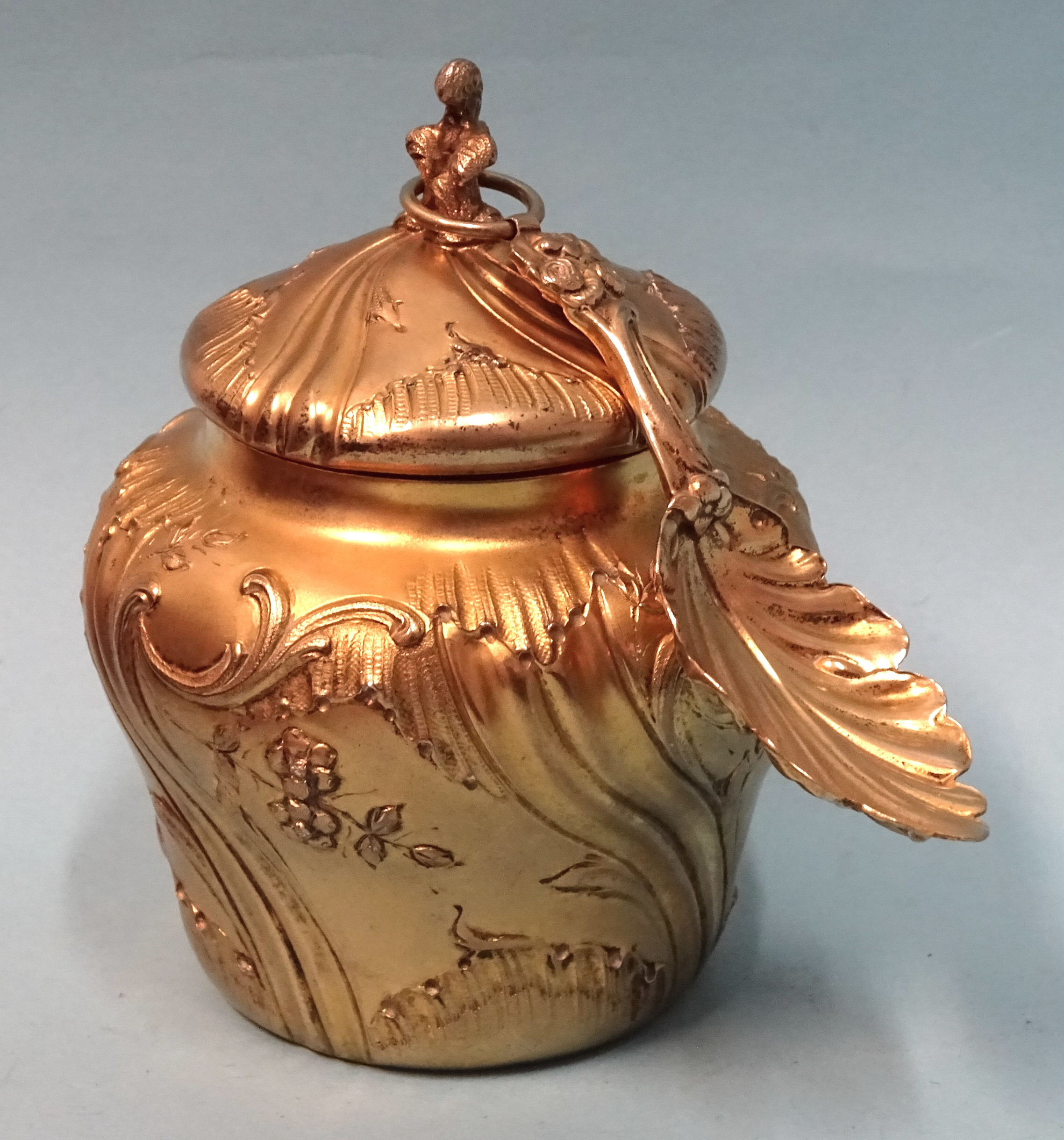 A French silver-gilt tea caddy of baluster form, with embossed scroll and floral decoration, 10.5cm, - Bild 2 aus 3