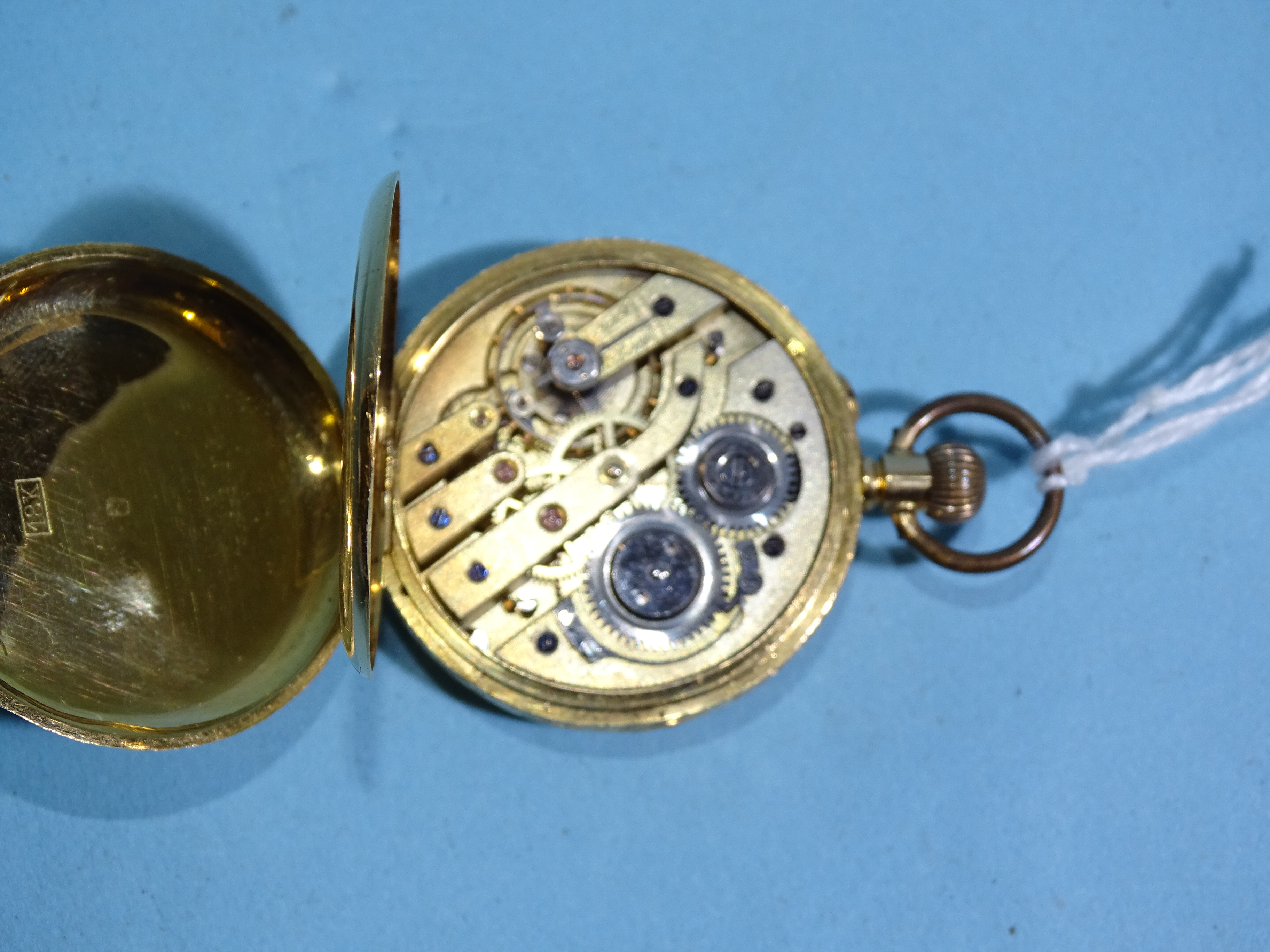 A lady's Continental 18k-gold-cased open-face keyless pocket watch, the engraved gilt face with - Bild 2 aus 3