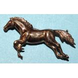 A 9ct gold brooch in the form of a galloping horse, 40mm, 4.5g.
