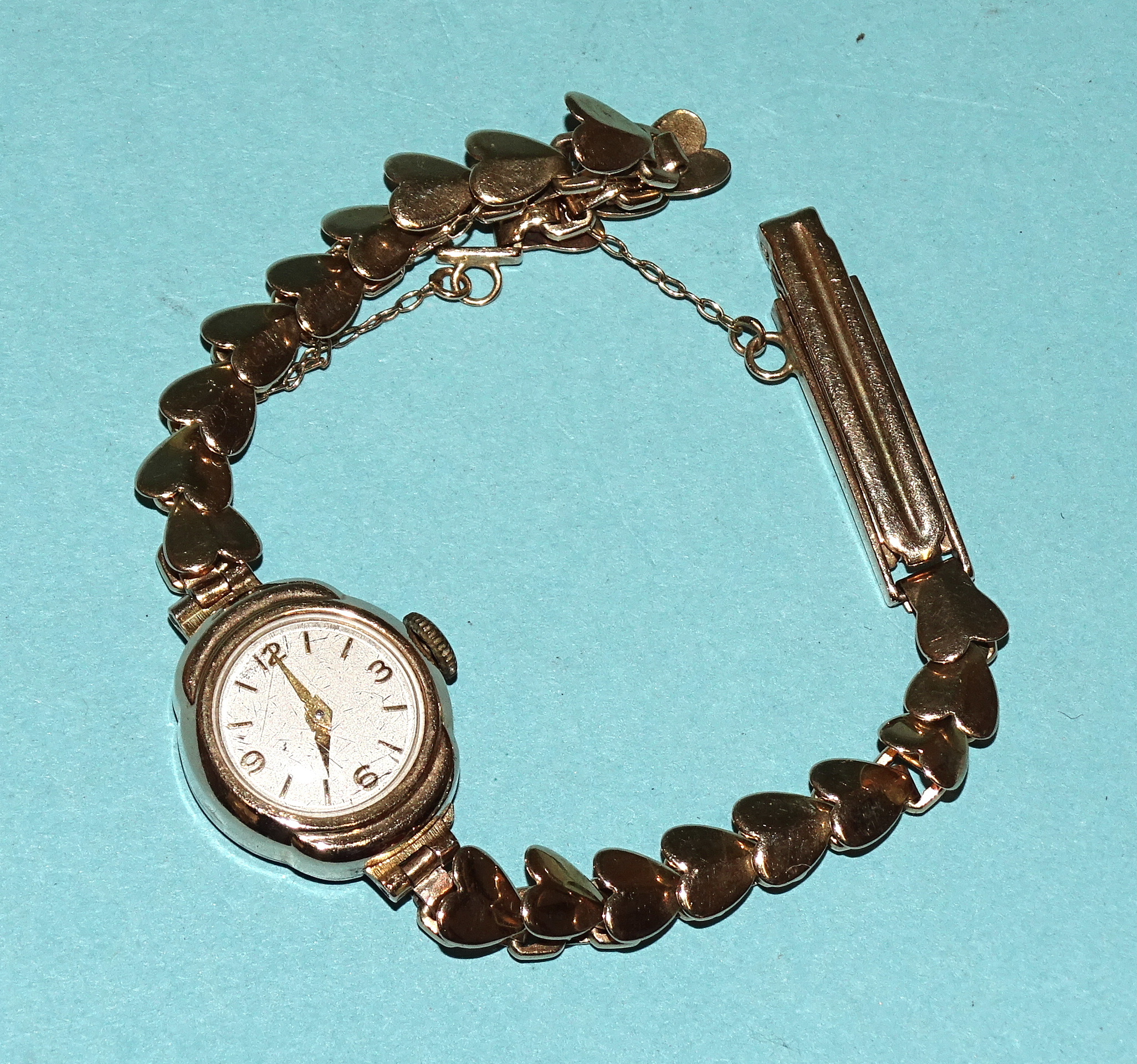A lady's Peertone wristwatch with 9ct gold case and bracelet, 14.4g, in Movado box.