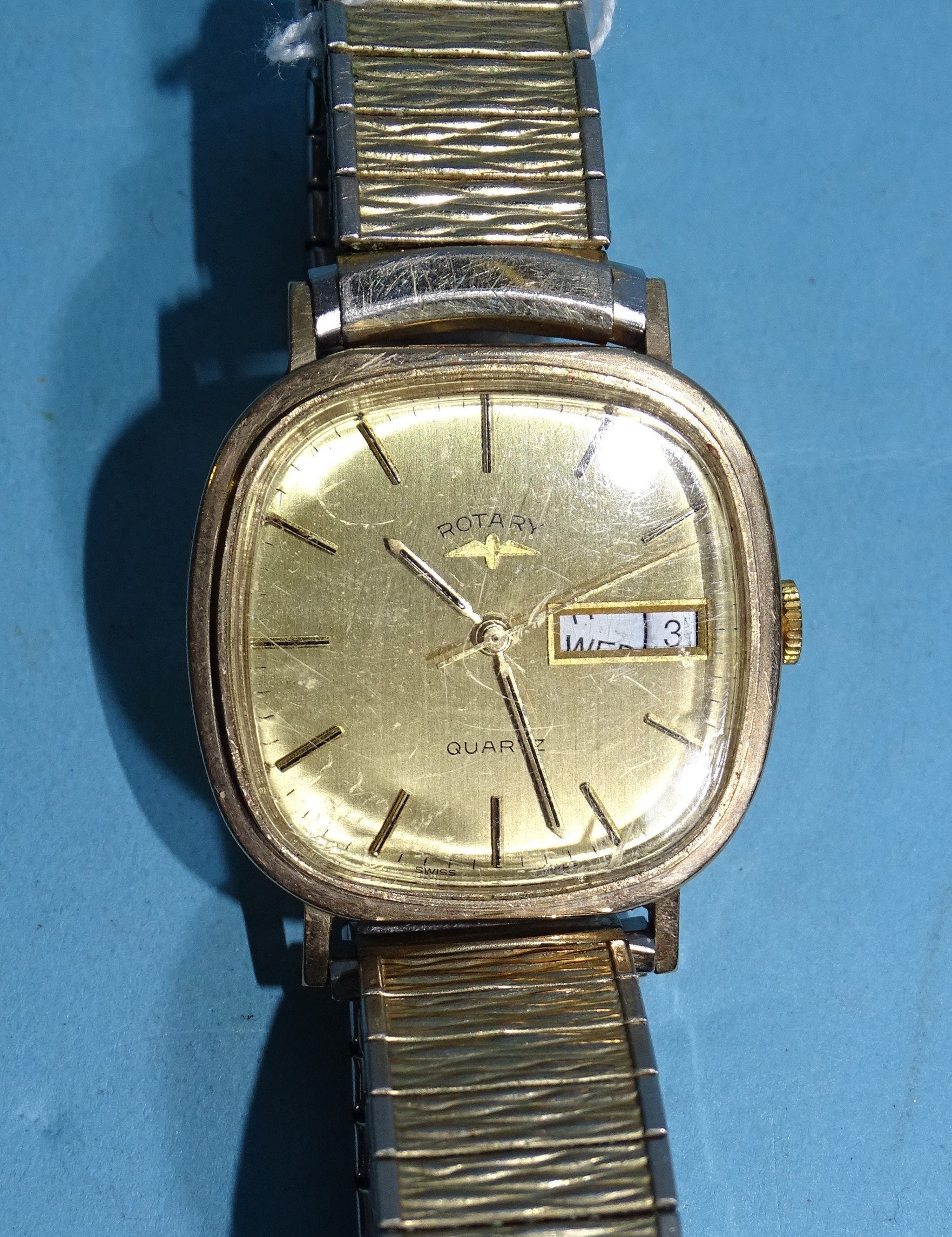 Rotary, a 9ct-gold-cased quartz gent's wrist watch, 1980, with gilt dial day/date aperture, baton