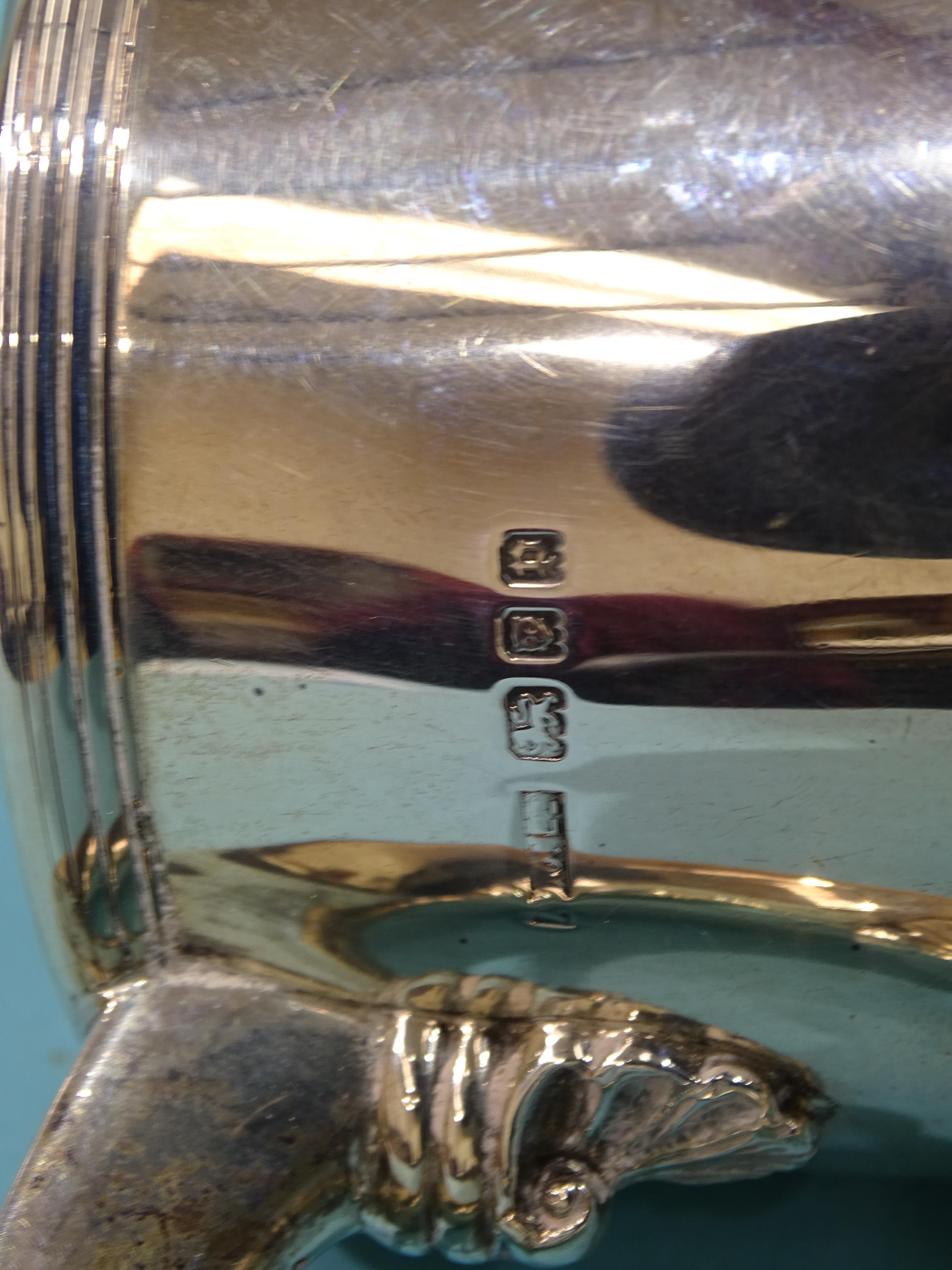 A silver tankard with applied leaf frieze and scroll handle, raised on gadrooned foot, Asprey & - Bild 4 aus 4