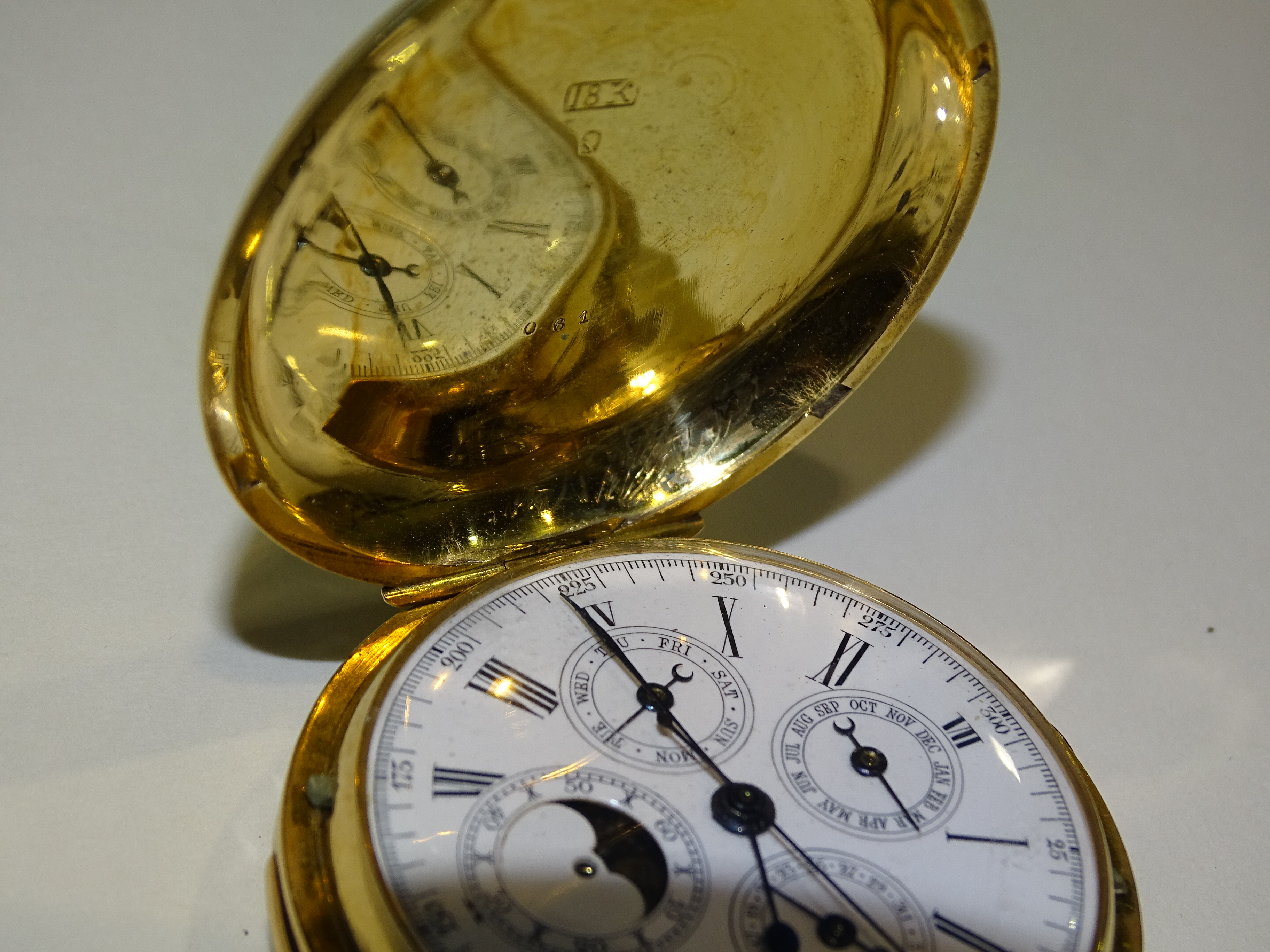 An 18ct gold hunter-cased repeater chronograph pocket watch, the white enamel dial with Roman - Bild 4 aus 4