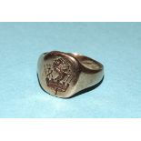 A 9ct gold signet ring, size J½, 7g.
