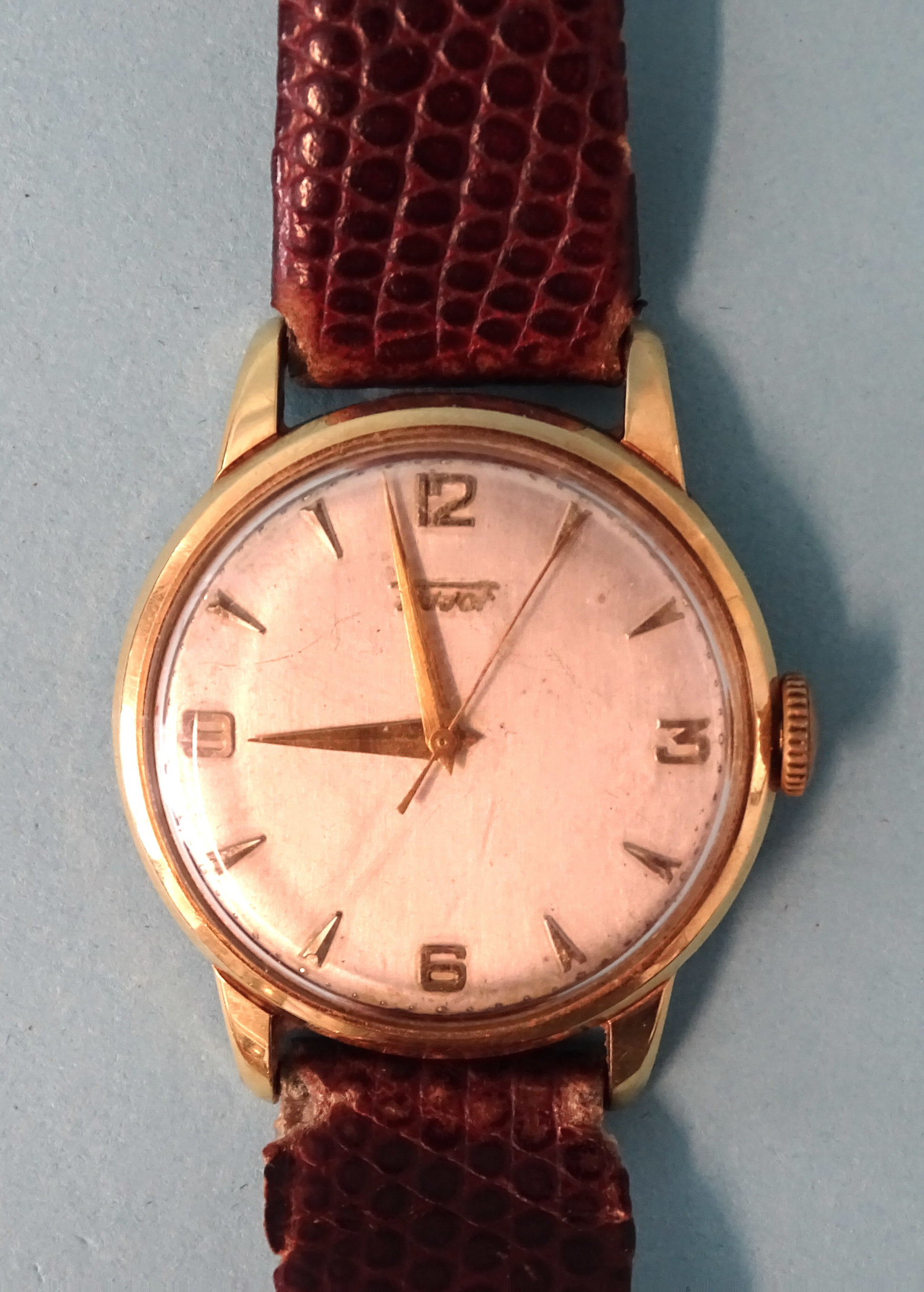 A gentleman's 14ct gold-cased Tissot wristwatch, the silvered dial with applied Arabic and dart - Bild 2 aus 4