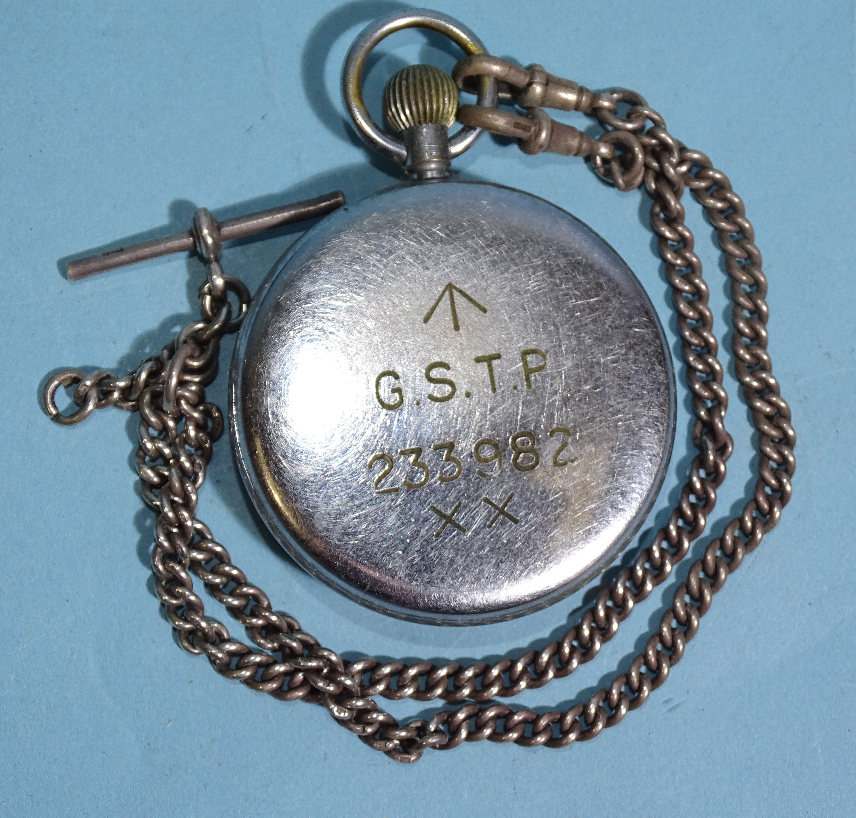 A Jaeger LeCoultre GSTP military pocket watch, the off-white enamel dial with Arabic numerals and - Bild 2 aus 4