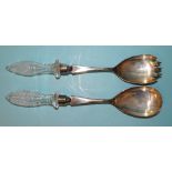 A pair of Edwardian silver salad servers with cut-glass handles, Goldsmiths & Silversmiths Co.
