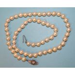 A single-row necklace of uniform cultured pearls with 800-silver clasp, length 53cm, pearls 7.5mm