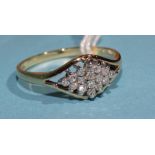 A diamond cluster ring set sixteen diamond points, in 9ct gold mount, size R, 2.6g.