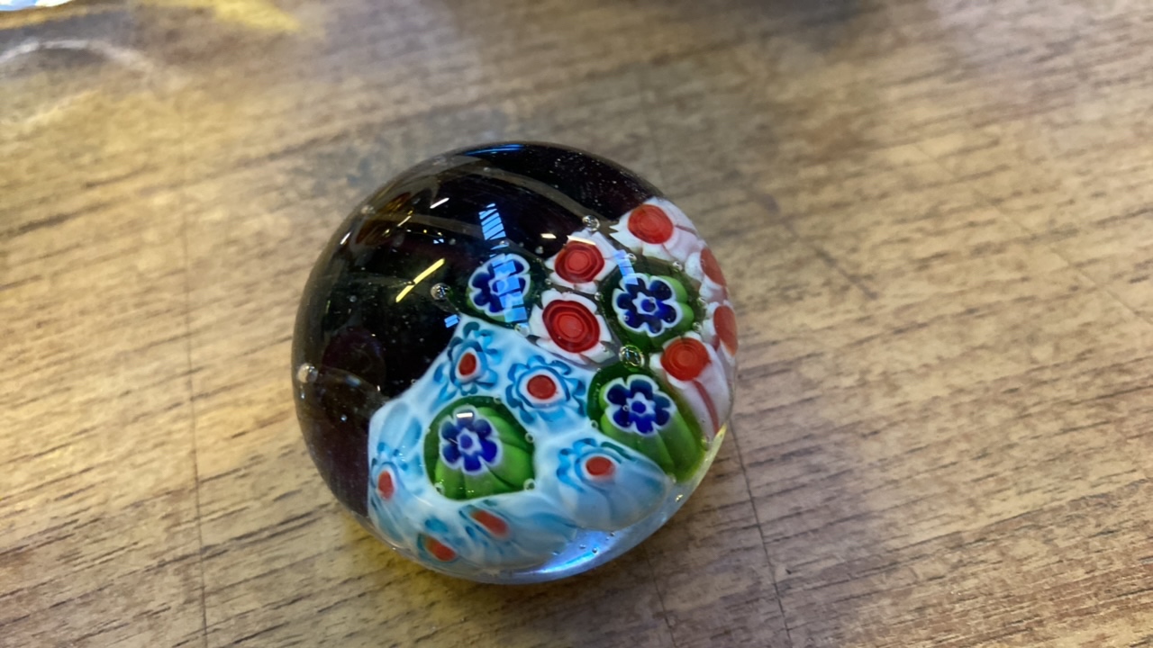 BOX PAPERWEIGHTS & ART GLASS - Image 6 of 20