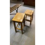 2 STOOLS (AF)