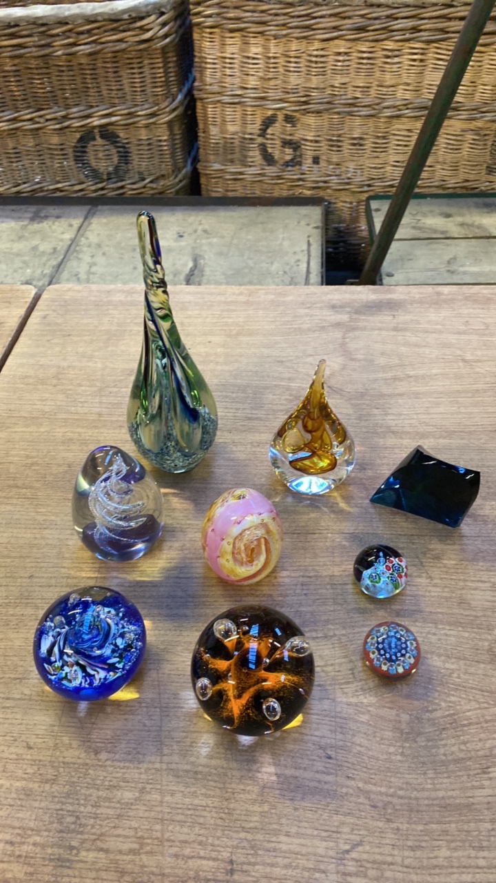 BOX PAPERWEIGHTS & ART GLASS - Image 2 of 20