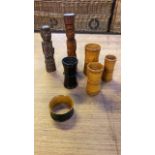 BOX CARVED FIGURES & 4 DICE SHAKERS (AF)