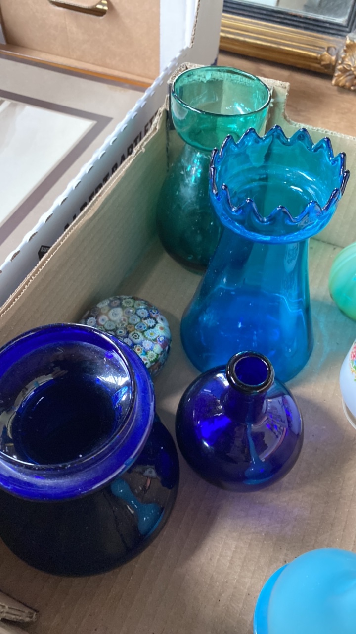 BOX GLASS VASES & PAPERWEIGHT ETC - Image 12 of 18