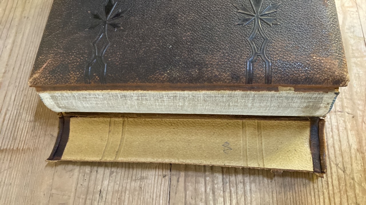 2 VICTORIAN PHOTO ALBUMS (AF) - Image 19 of 30