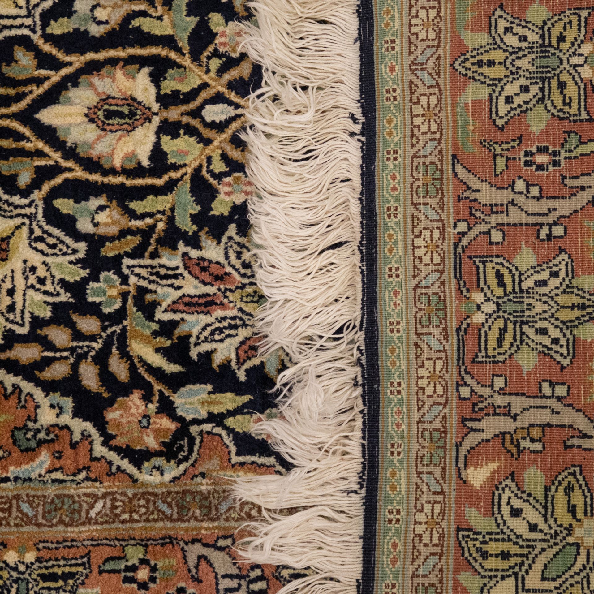 3 Orientteppiche aus Kaschmir-Seide, 20. Jh.: - Image 7 of 10