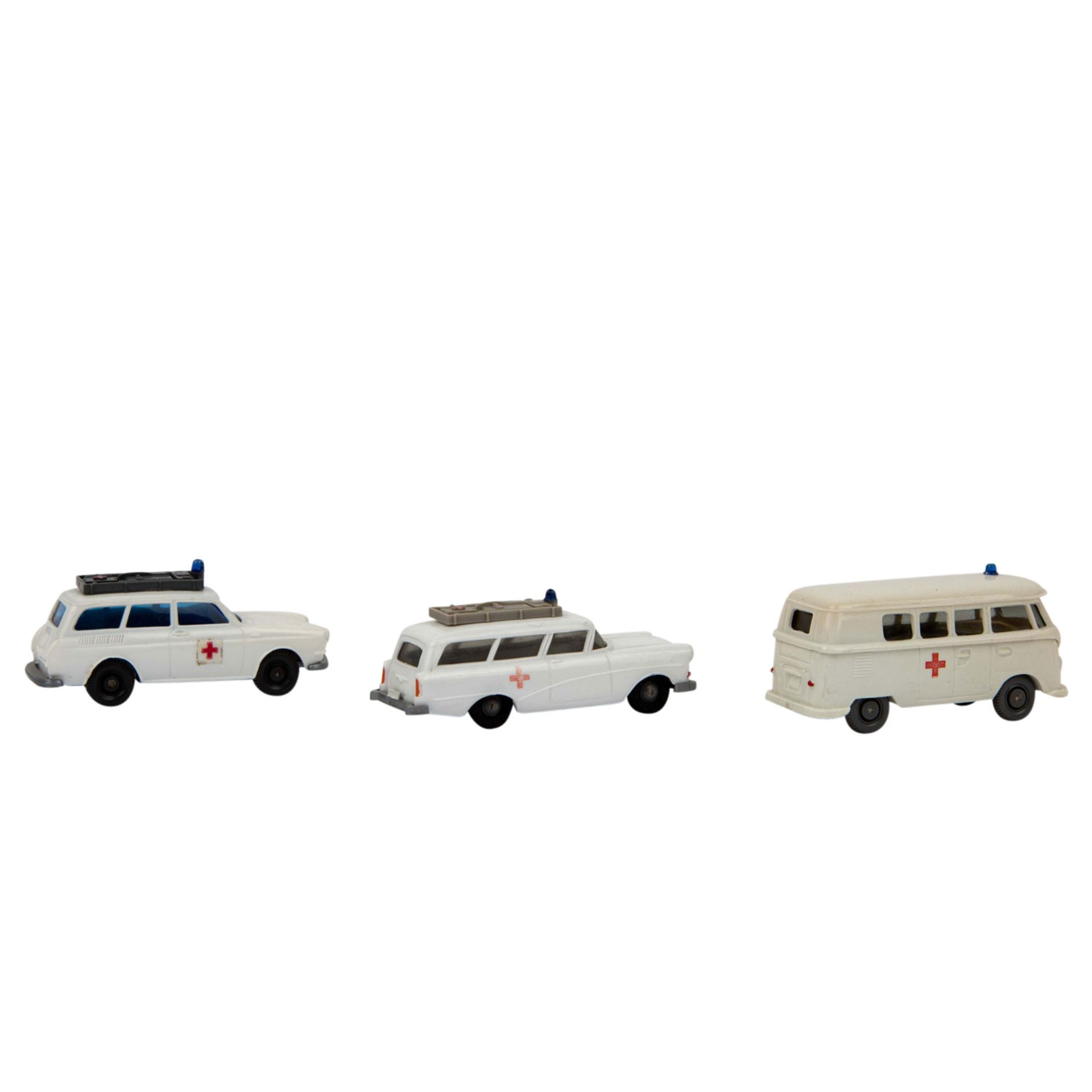 WIKING drei Rotkreuz-Fahrzeuge, 1965-73, - Bild 2 aus 4