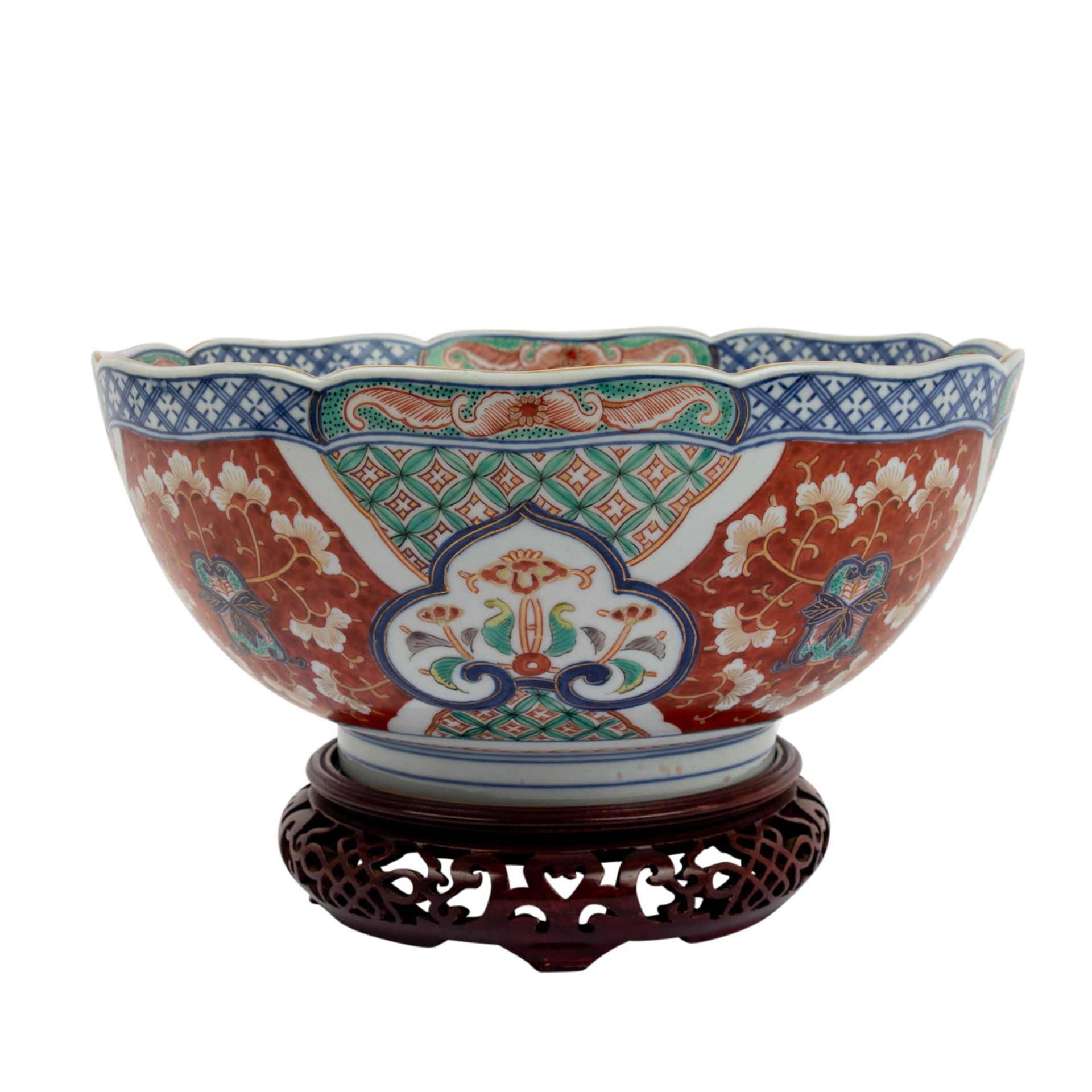 Schale aus Imari-Porzellan. JAPAN, Meiji-Periode. - Image 3 of 8