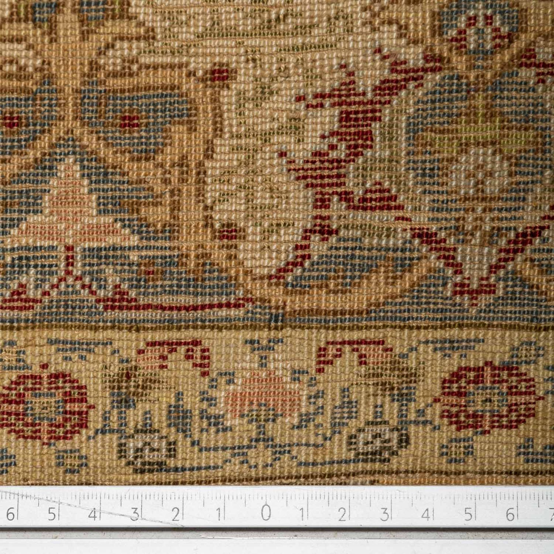 Geknüpfte Fransendecke. wohl KAYSERI/TÜRKEI, um 1850-1900, 147x146 cm. - Image 4 of 4