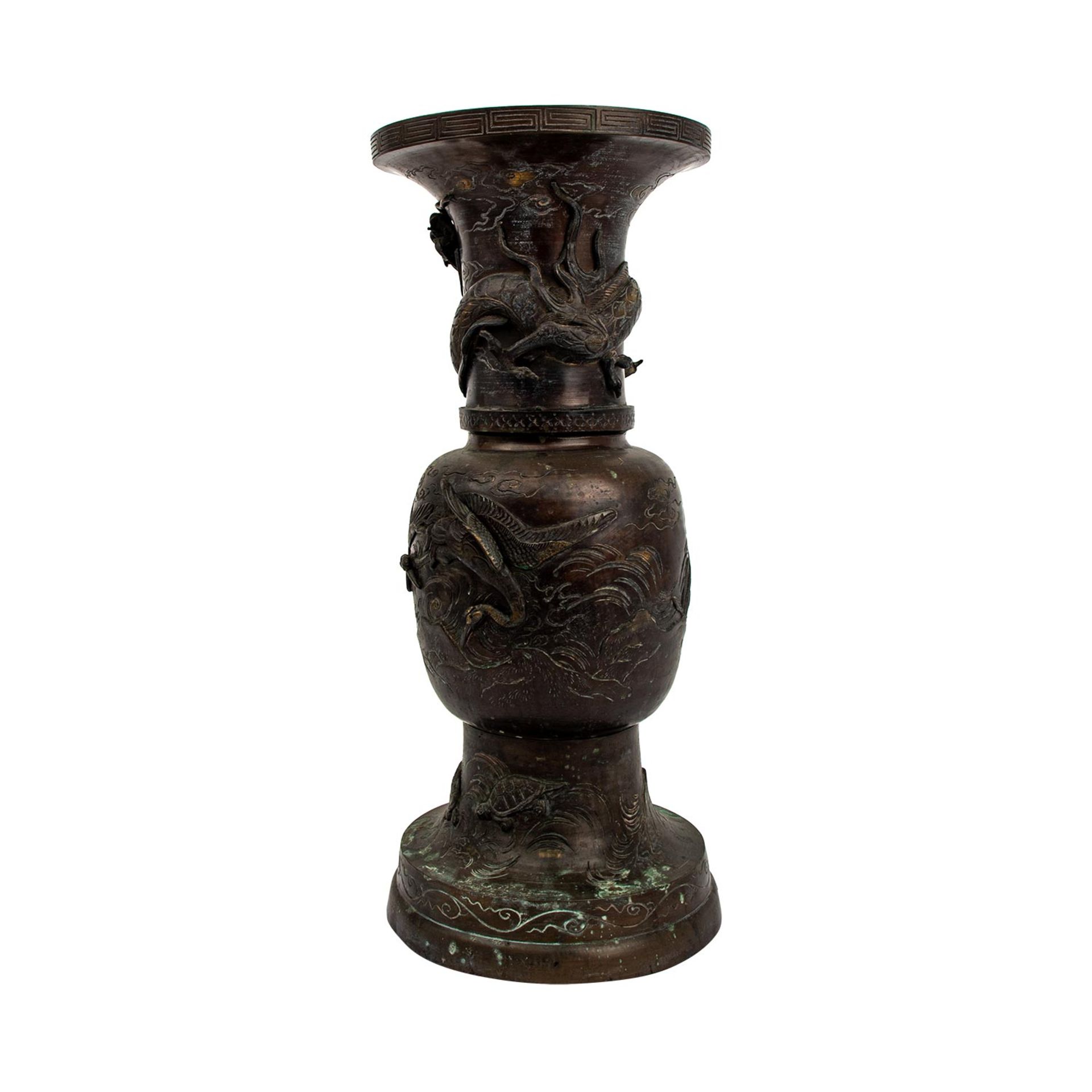 Bodenvase aus Bronze. JAPAN, Meiji-Periode (1868-1912), - Bild 2 aus 11