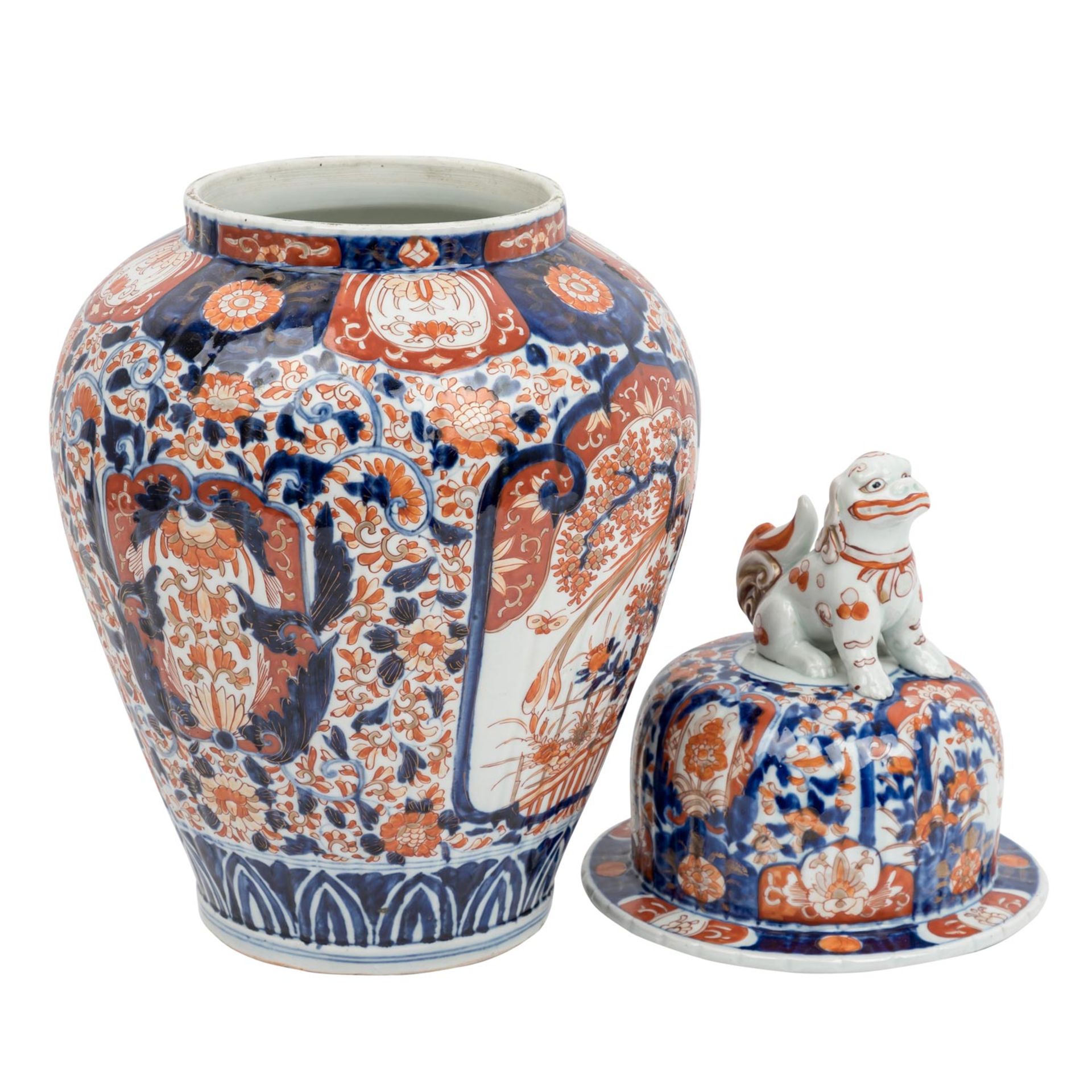 Imari-Deckelvase aus Porzellan. JAPAN, Meiji-Periode (1868-1912). - Bild 7 aus 12