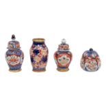 4 objets d'art mit Imari-Dekor. JAPAN, Meiji-Zeit (1868-1912):