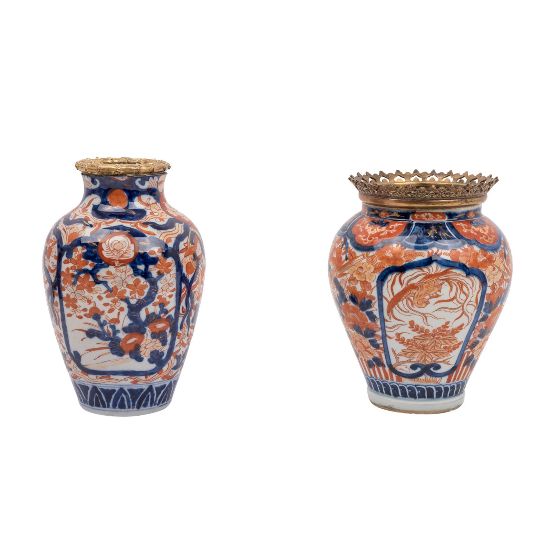 2 Imari-Vasen und 1 Imari-Cachepot mit Ormolu-Montierung, JAPAN: - Bild 9 aus 13