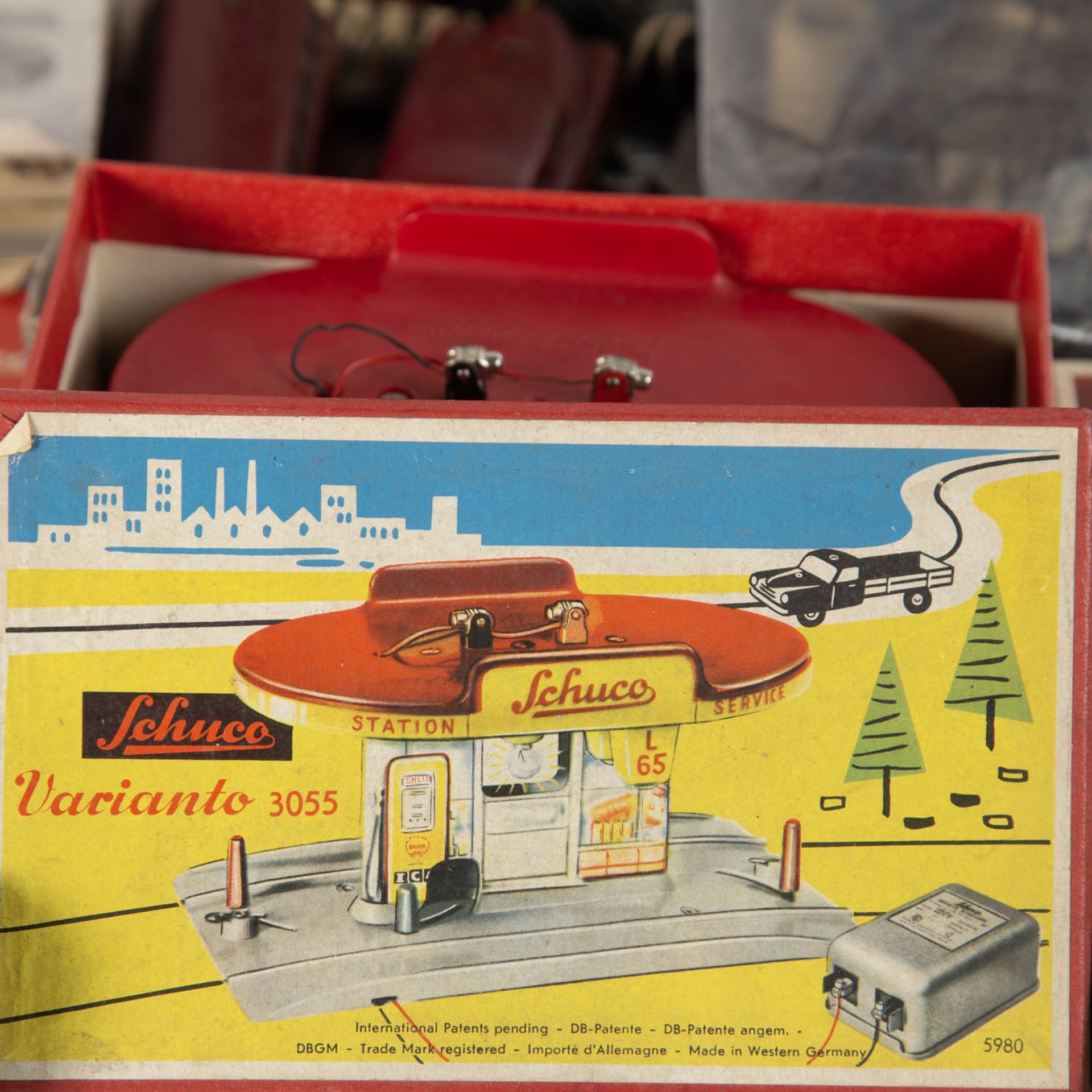 SCHUCO Konvolut aus Varianto Verkehrsspiel und Zubehör, 1950er /60er Jahre, - Image 2 of 9