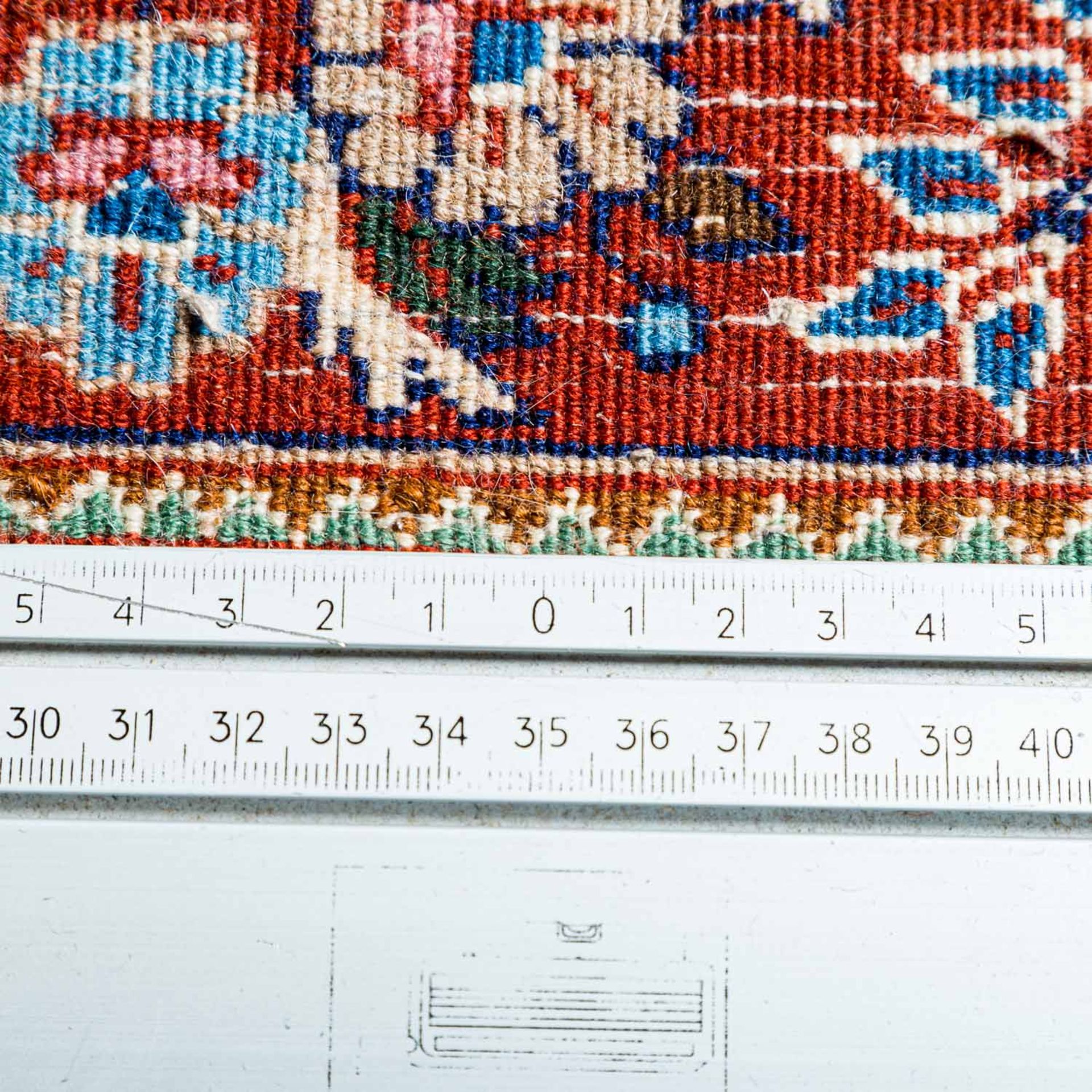 Orientteppich mit Seide. MOUD/IRAN, 20. Jh., 294x201 cm. - Bild 5 aus 6
