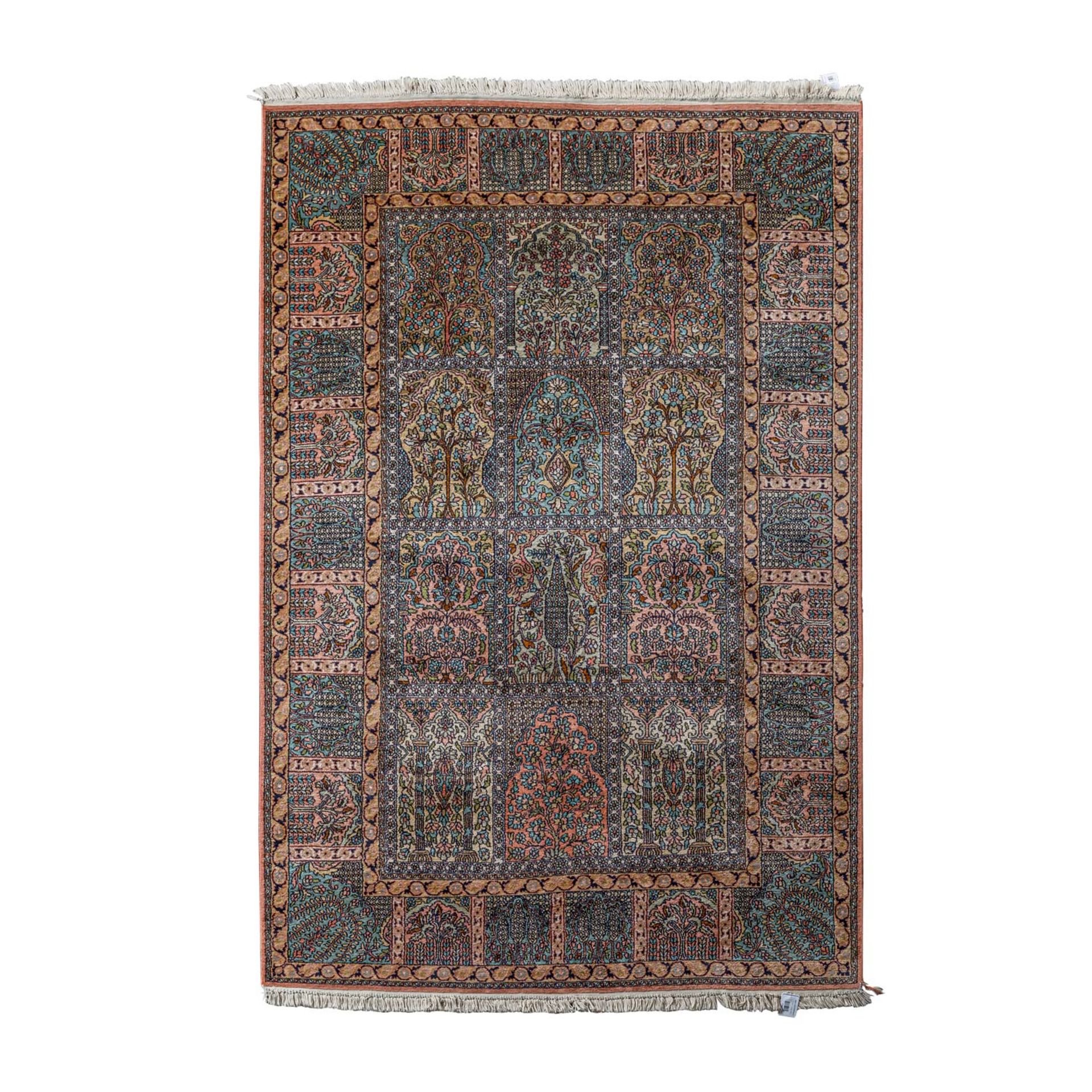 Orientteppich aus Kaschmirseide. 20. Jh., 202x136 cm.