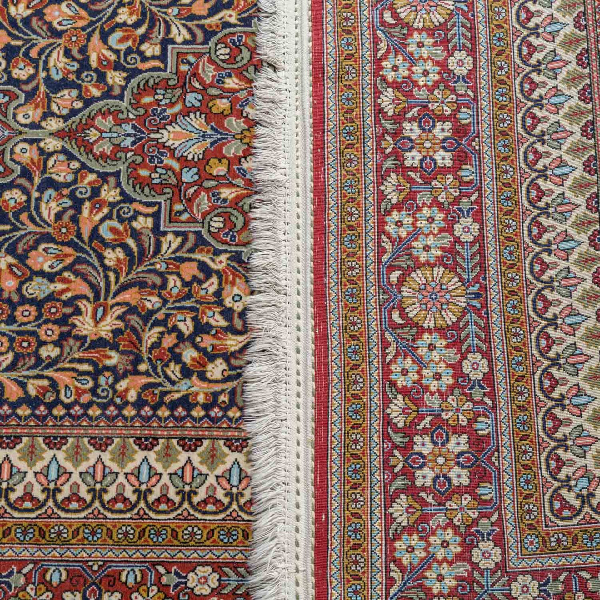 Orientteppich aus Korkwolle. GHOM/PERSIEN, 20. Jh., 175x110 cm. - Bild 2 aus 3