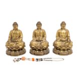 3 Buddha-Darstellungen aus Messing. TIBETO-CHINESISCH.