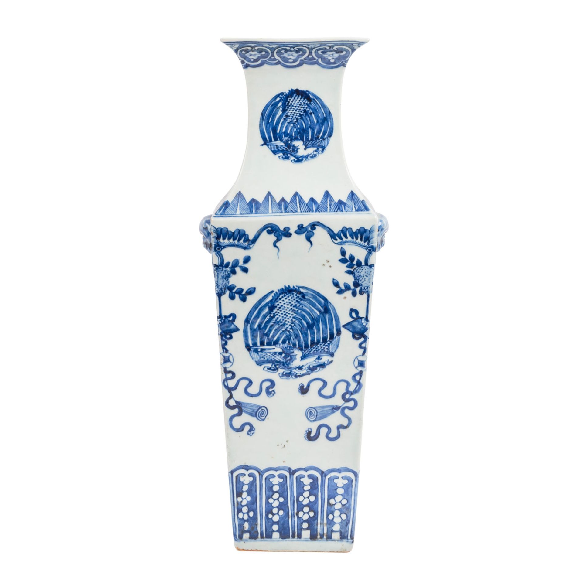 Blau-weisse Vierkantvase aus Porzellan. CHINA, um 1900,