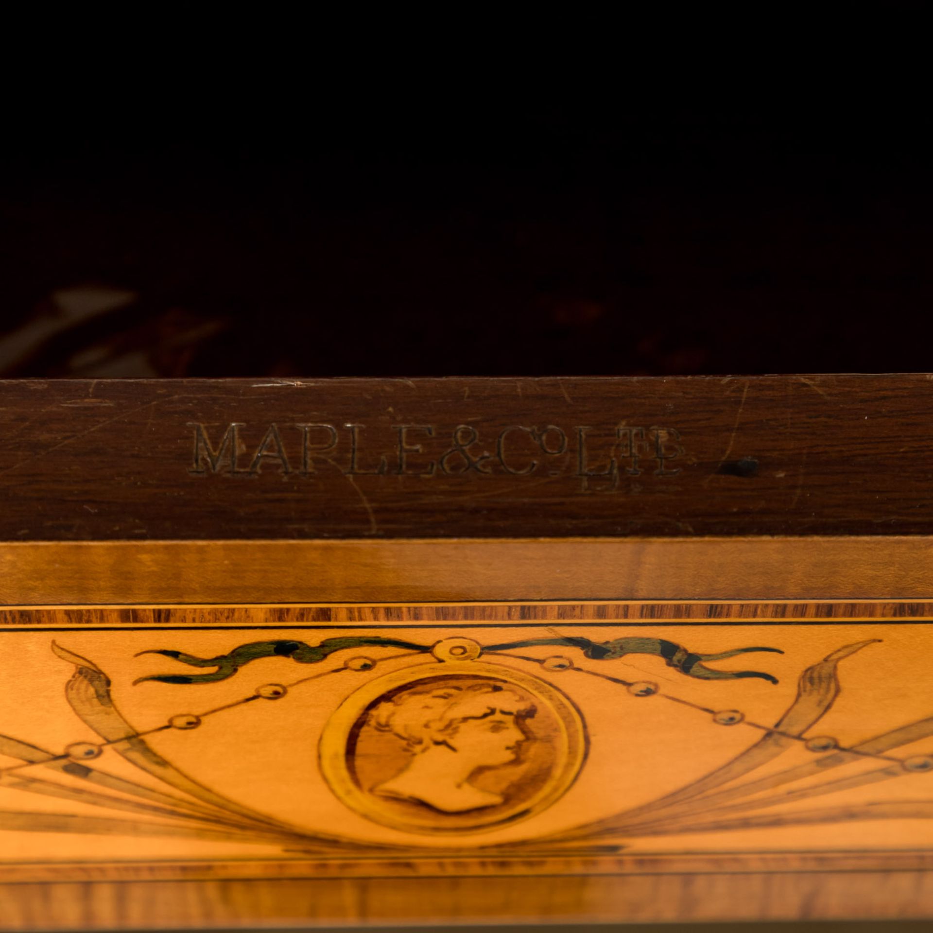 MAPLE & CO. "Halbschrank in Ewardian-Stil" - Image 5 of 9