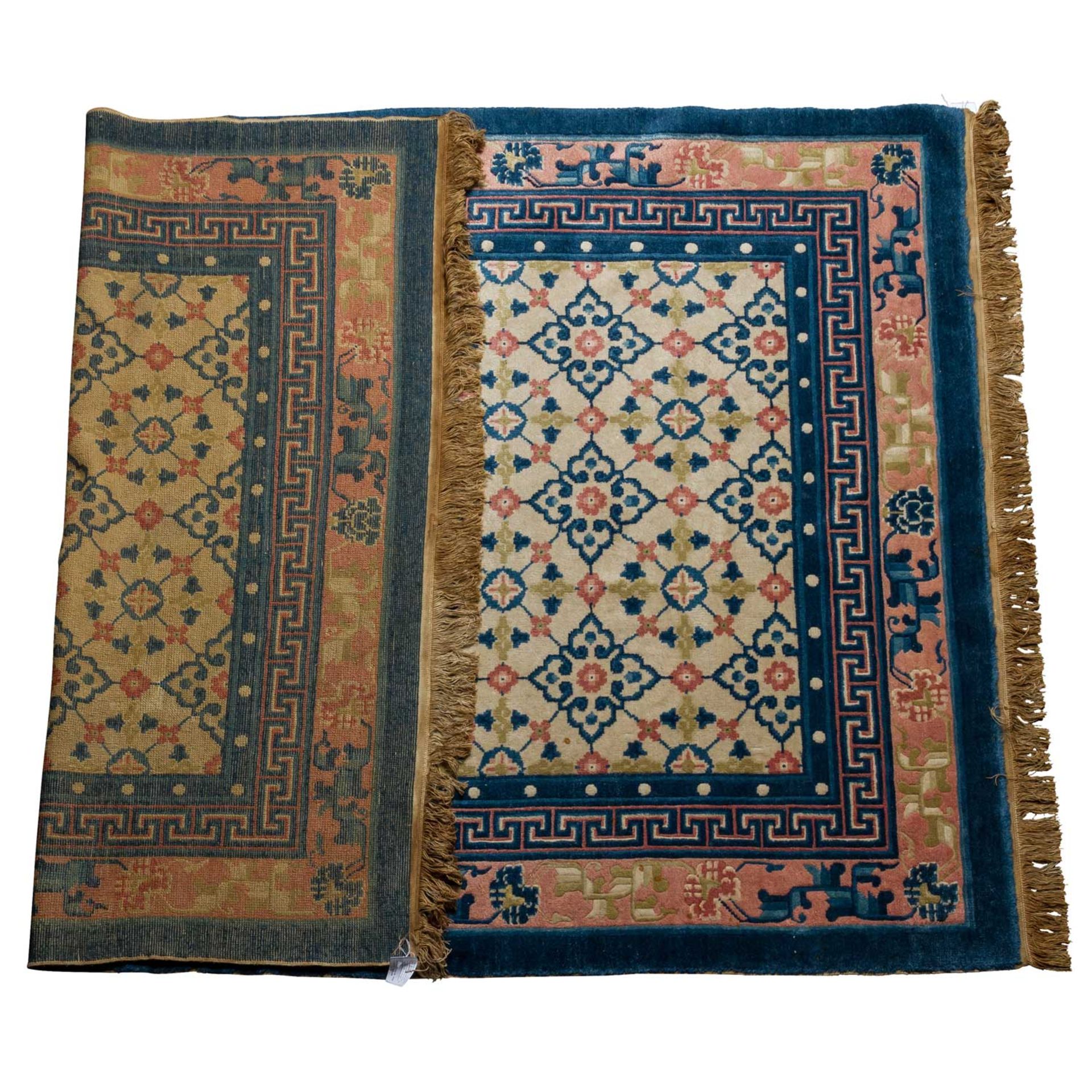 Teppich. CHINA, um 1900, 200x140 cm. - Bild 2 aus 4